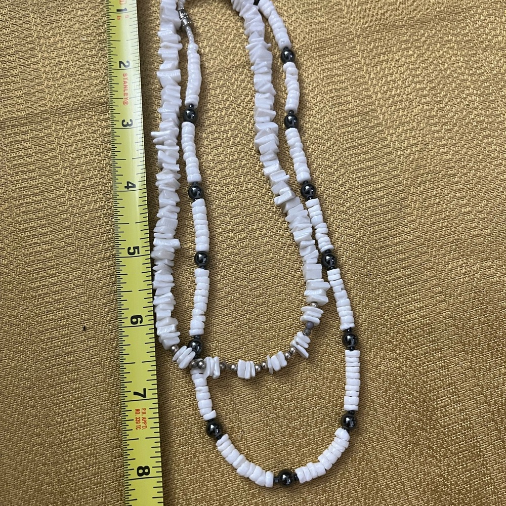 π₯2 Pcs Puka Shells Necklaces. NWOT - Picture 4 of 4